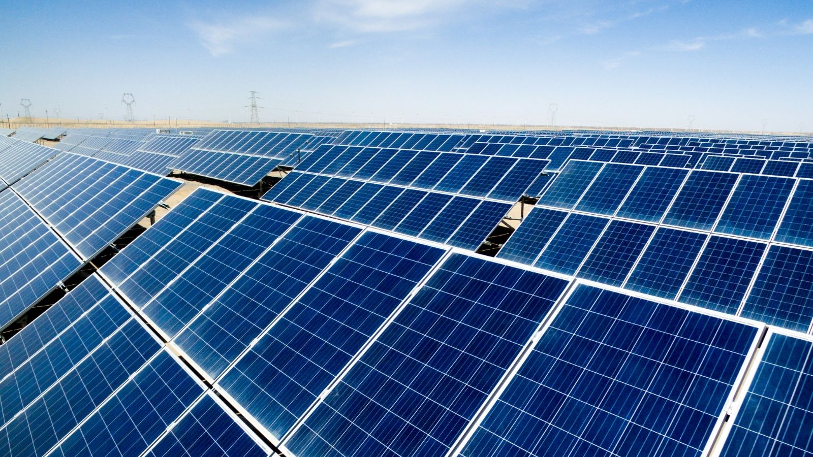 Newsbild-EEG-Photovoltaik Photovoltaikanlage bei blauem Himmer